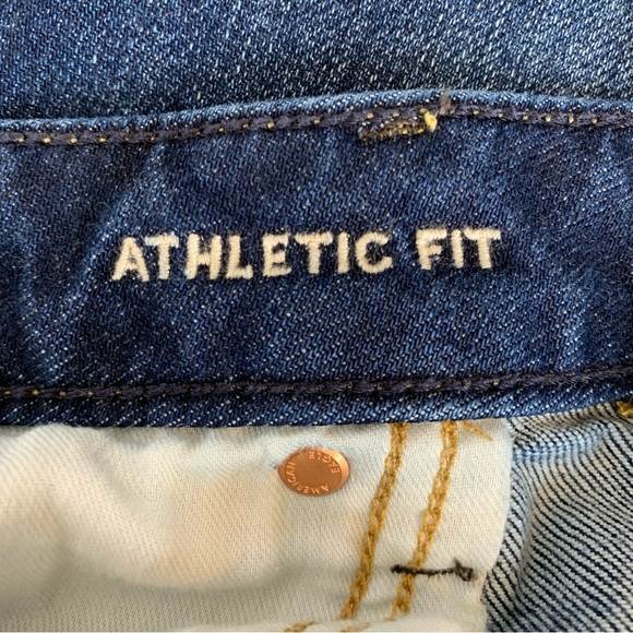 American Eagle Jeans Mens 34x33 Blue Dark Wash Athletic Fit - Picture 6 of 8